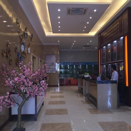 Apollo Hotel Yangon Exterior photo