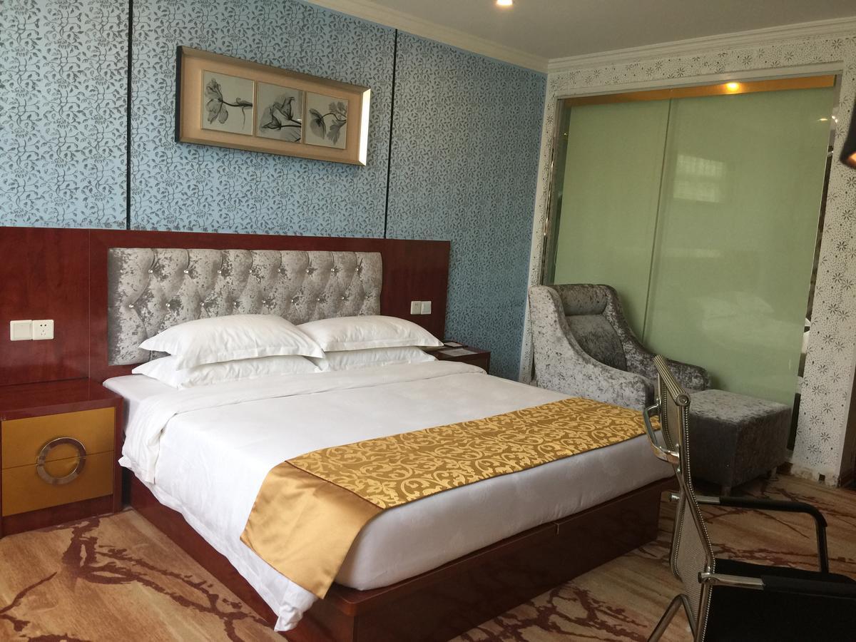 Apollo Hotel Yangon Exterior photo